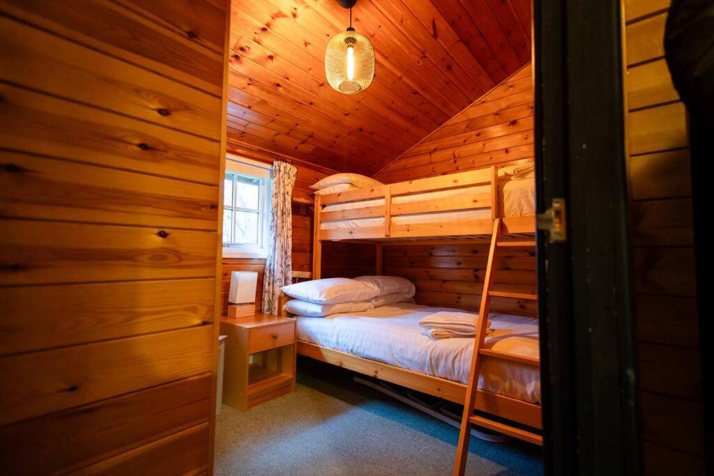 Cozy Norwegian Style Log Cabin In Rural Snowdonia - 2 Bedrooms & Parking By Seren Short Stays Ffestiniog Eksteriør billede